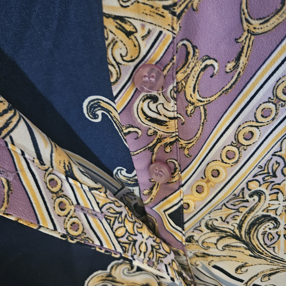 Chic Women's Patterned Blouse - image 6